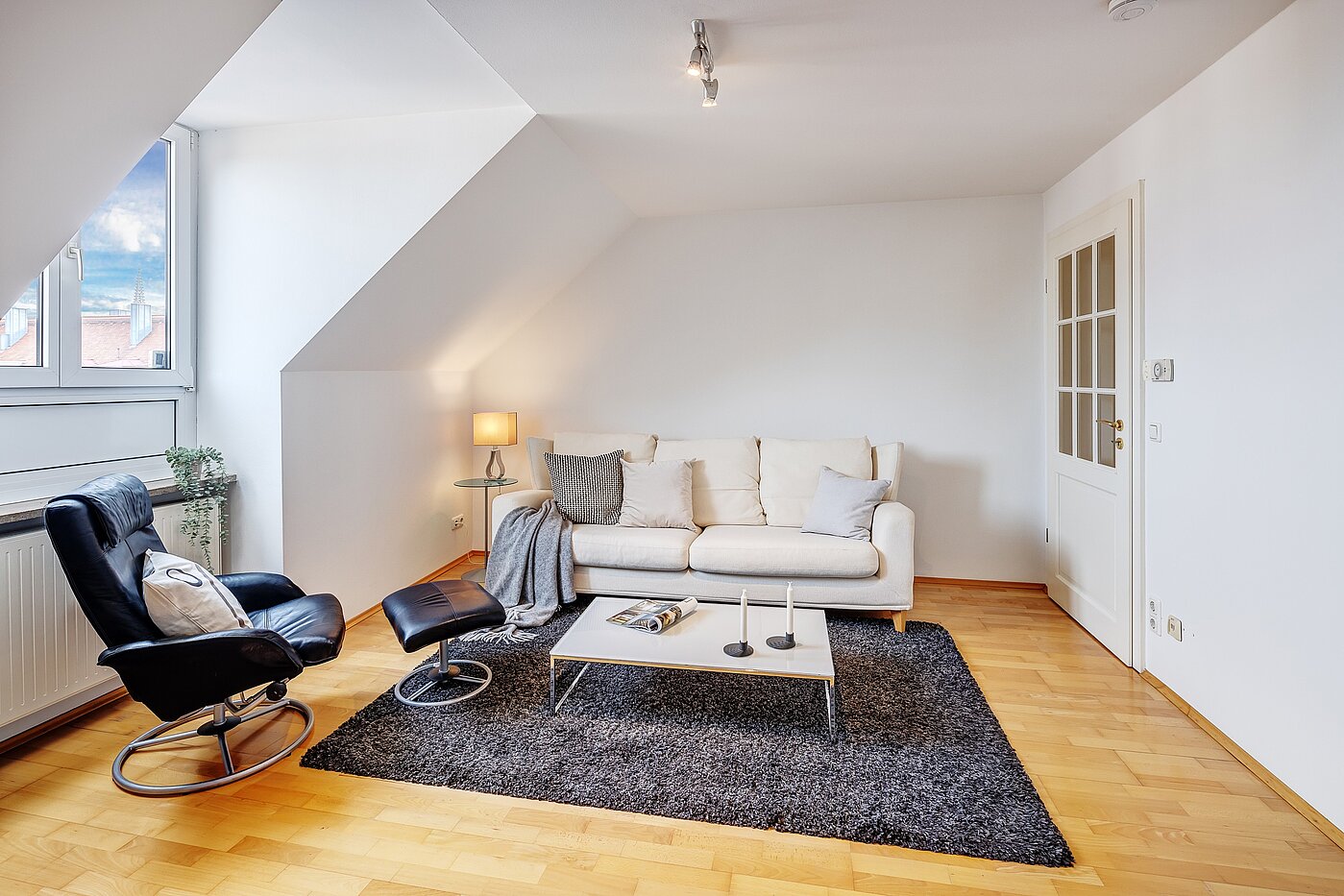 Dachgeschosswohnung mit 2 Zimmern | München-Au | 2209ML3 | Gemütliches Wohnzimmer...