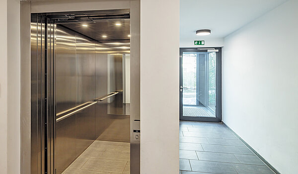 Penthouse mit 2 Zimmern | München-Bogenhausen | 70385 | ...Aufzug