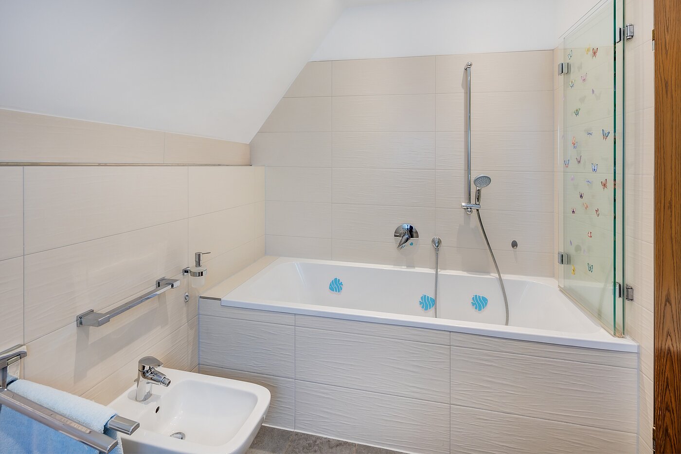 Einfamilienhaus mit 8 Zimmern | 70229 | ...mit Badewanne...