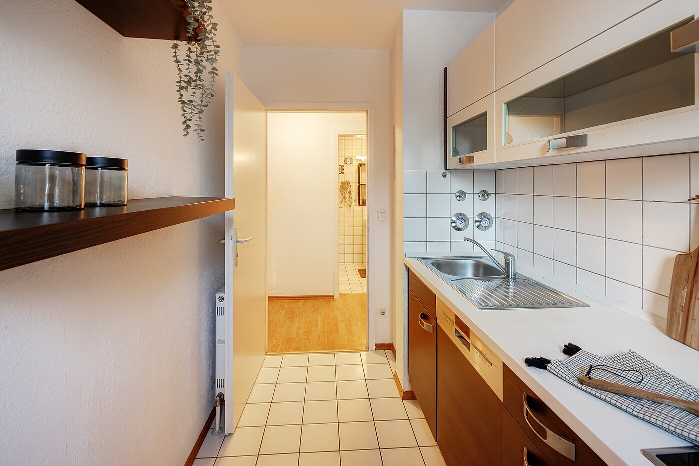 Etagenwohnung mit 3 Zimmern | München-Bogenhausen | 70085 | Küche komplett eingerichtet...