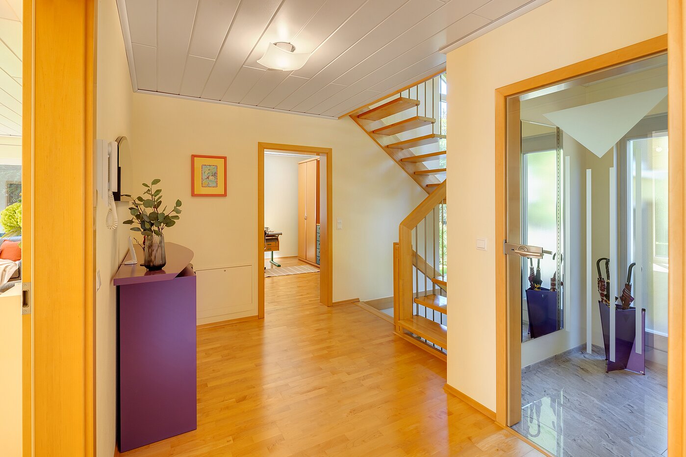 Einfamilienhaus mit 5 Zimmern | Icking | 70438 | Foyer mit Treppe