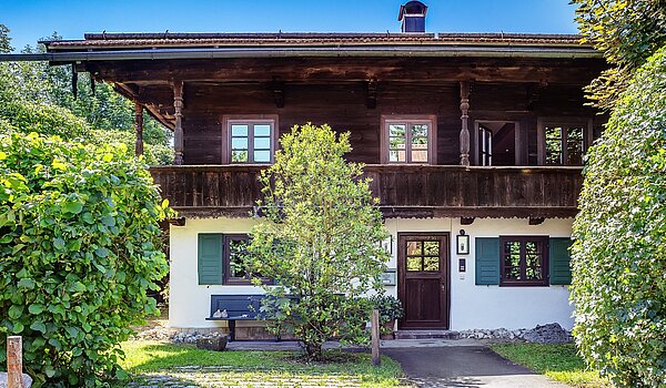 Etagenwohnung mit 11 Zimmern | Gmund/Dürnbach | 2107ML1 | Vorderansicht Eingang
