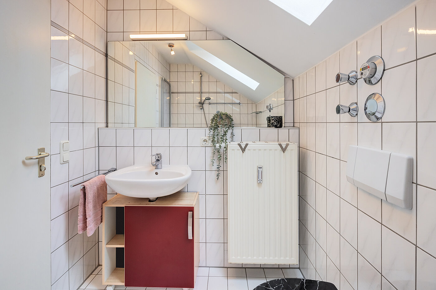 Etagenwohnung mit 2 Zimmern | Poing | 70373 | Tageslichtbad mit...