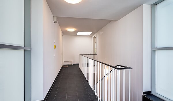 Etagenwohnung mit 2 Zimmern | 70134 | Treppenhaus mit...