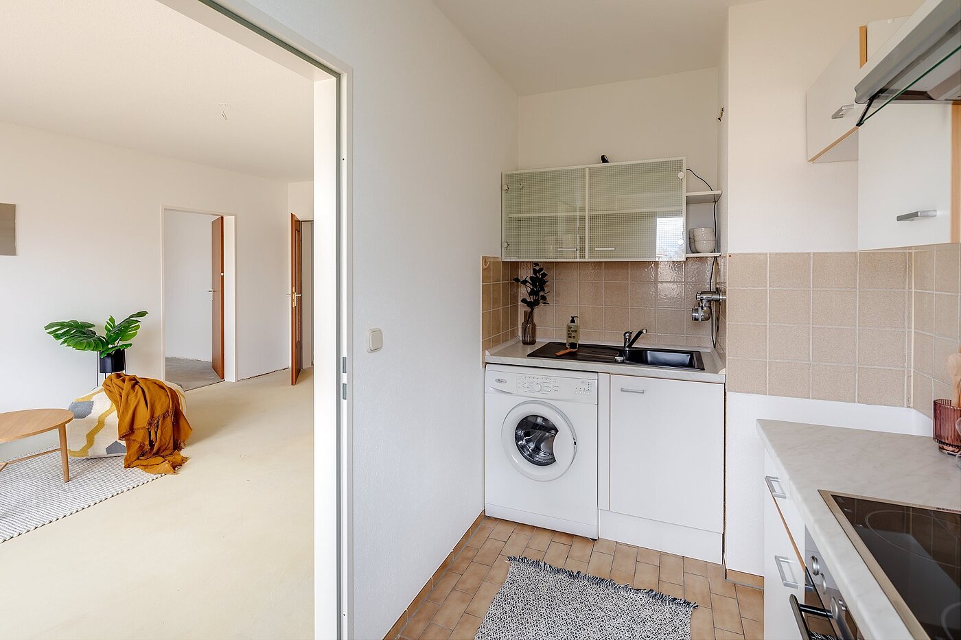 Etagenwohnung mit 2 Zimmern | 2002ML7 | Küche mit Waschmaschine...