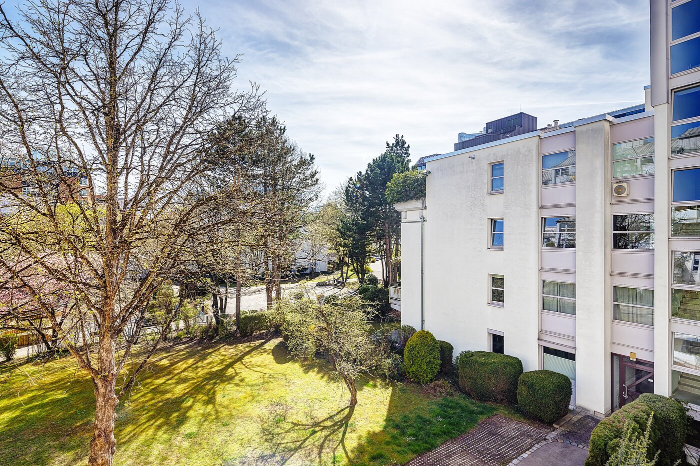 Etagenwohnung mit 1.5 Zimmern | München-Bogenhausen | 2203ML2 | ...begrünten Innenhof