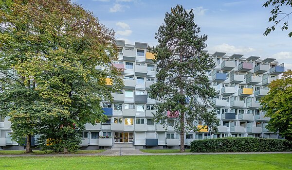 Etagenwohnung mit 1 Zimmer | München-Bogenhausen | 70264 | Ansicht zum Hauseingang