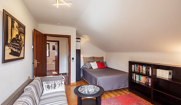 Einfamilienhaus mit 4 Zimmern | Neubiberg | 70429 | Schlafzimmer II im OG