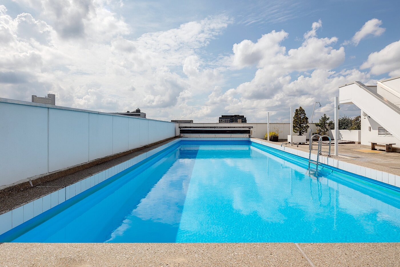Etagenwohnung mit 1 Zimmer | München-Bogenhausen | 2103ML6 | Lädt zum Schwimmen...