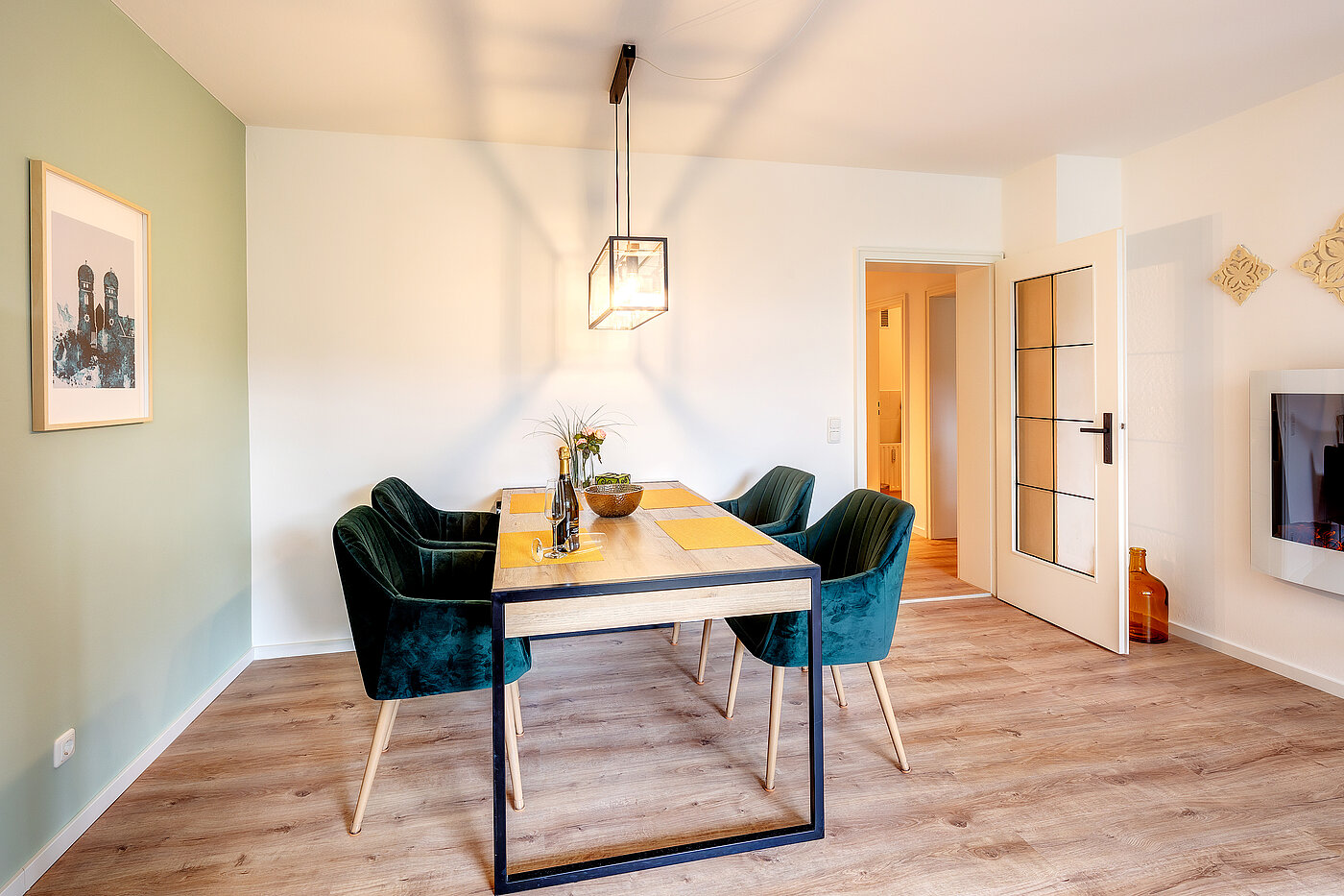 Etagenwohnung mit 3 Zimmern | Unterhaching | 70421 | ...Essen