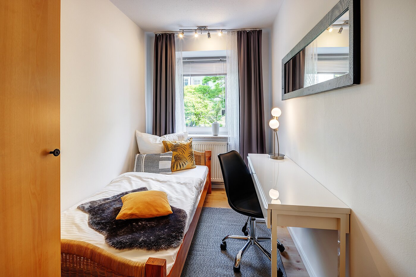 Etagenwohnung mit 2.5 Zimmern | München-Isarvorstadt | 70121 | Kleines Zimmer...