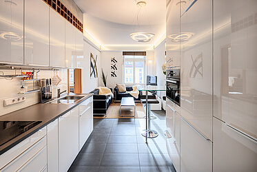 Haidhausen: Denkmalgeschützter Altbau trifft Moderne – stilvolle 2-Zimmer Wohnung – frei