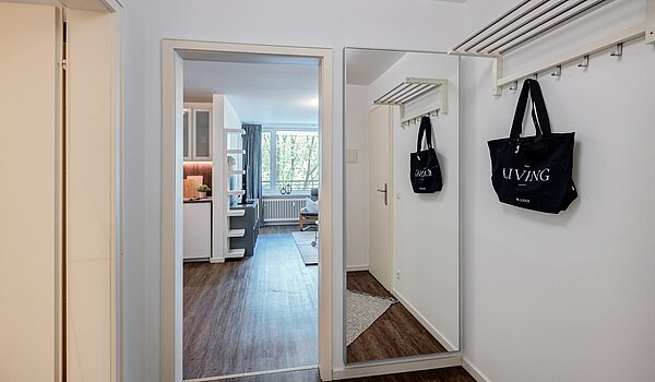 Etagenwohnung mit 2 Zimmern | München-Bogenhausen | 70142 | Diele mit Stauraum