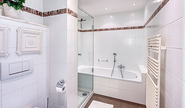 Etagenwohnung mit 3.5 Zimmern | 70284 | ...Dusche und Wanne