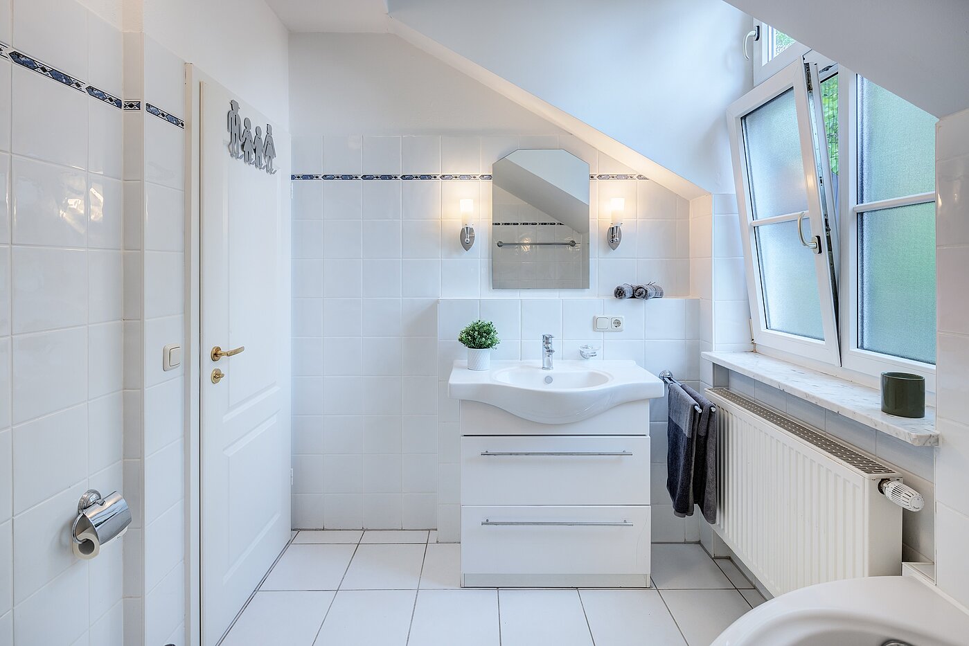 Doppelhaushälfte mit 5 Zimmern | München-Trudering | 70269 | Waschtisch