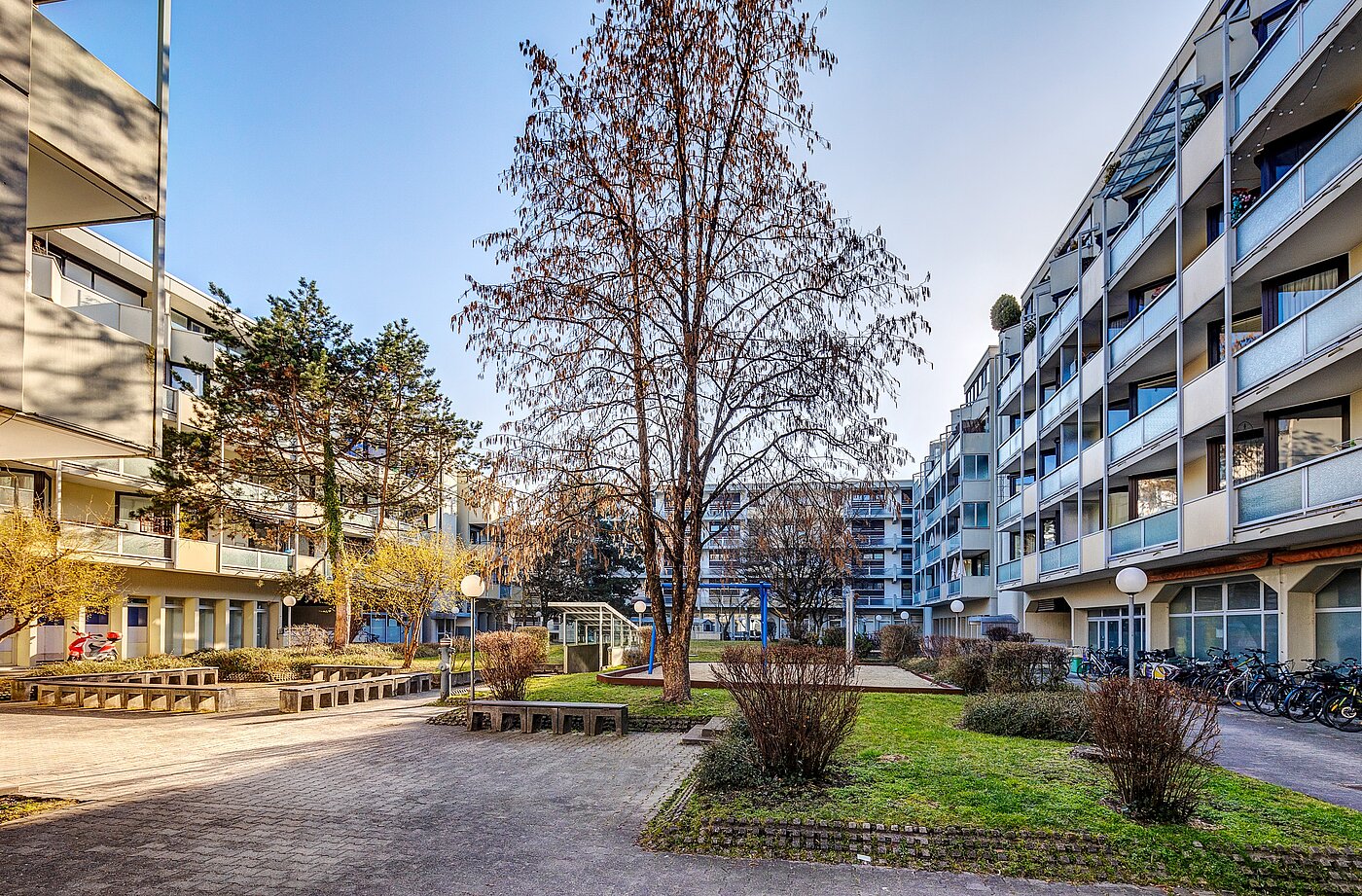 Etagenwohnung mit 3 Zimmern | Unterschleißheim | 70003 | Schöner Innenhof mit...