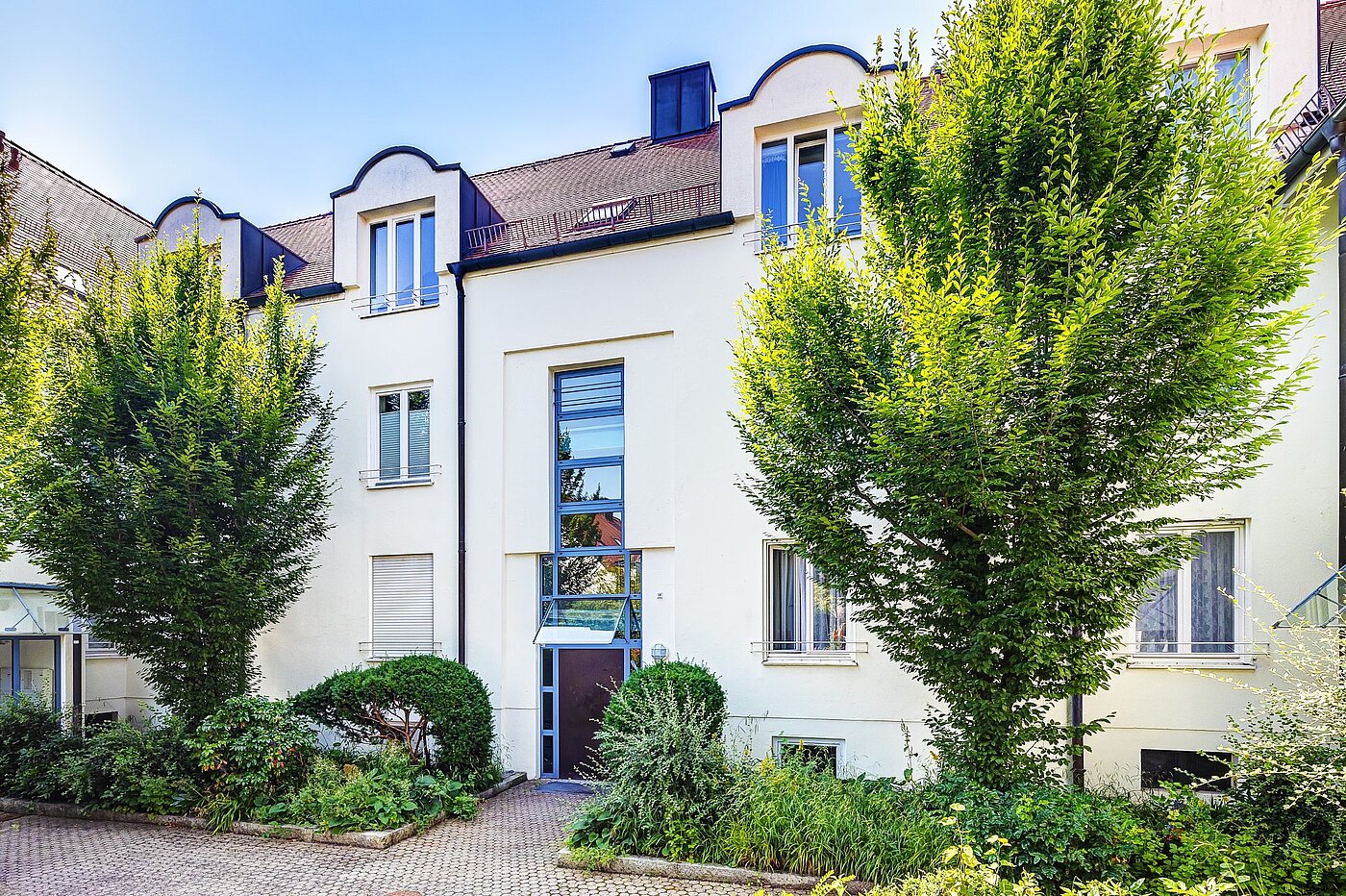 Etagenwohnung mit 2 Zimmern | München-Nymphenburg | 2107ML3 | Vorderansicht Eingang
