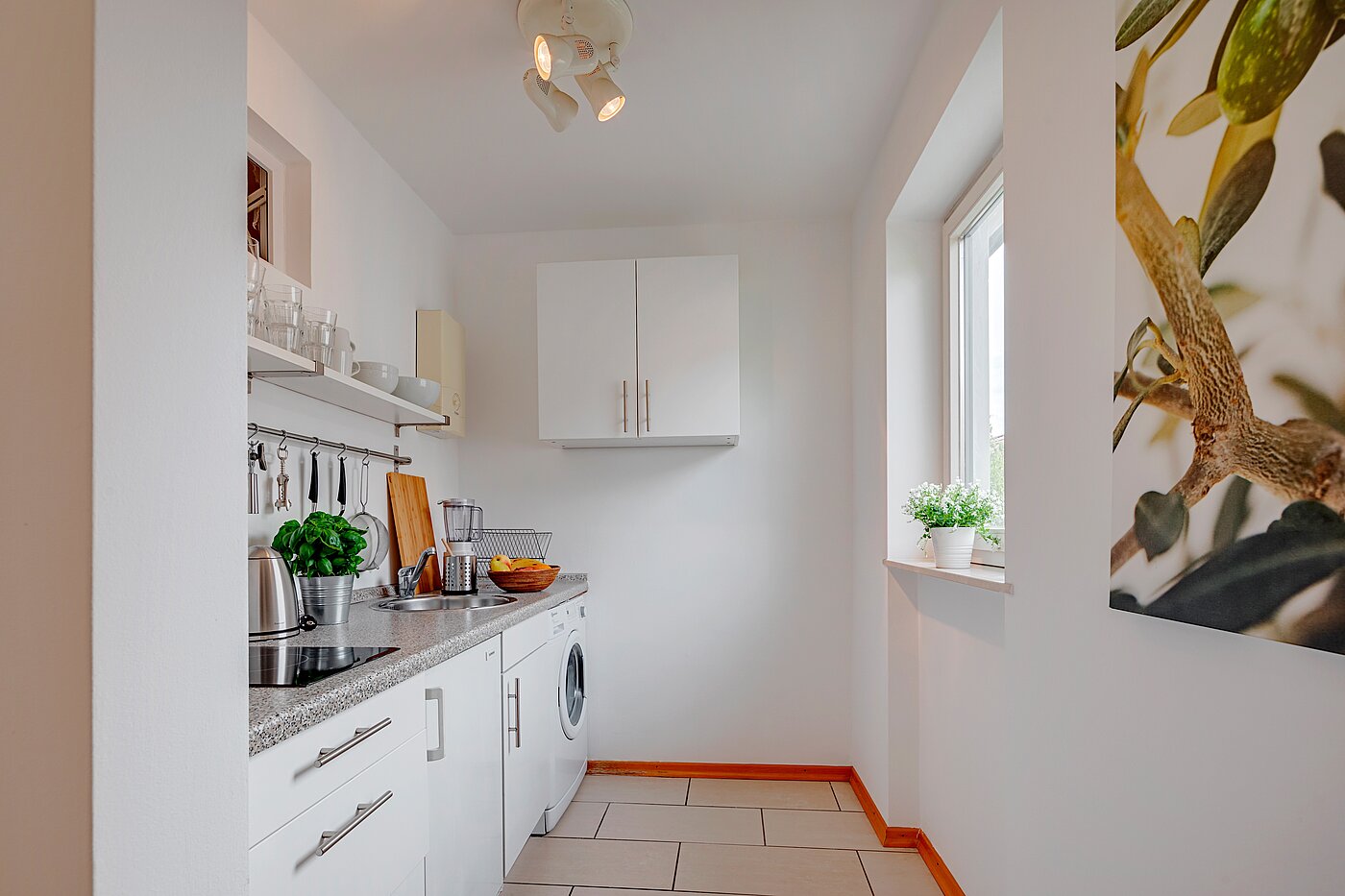 Etagenwohnung mit 2 Zimmern | München-Schwabing | 70130 | Küche mit Fenster...
