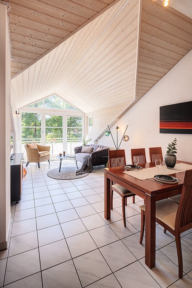 Etagenwohnung mit 2 Zimmern | München-Thalkirchen | 70241 | Helles Wohn-/ Esszimmerzimmer...