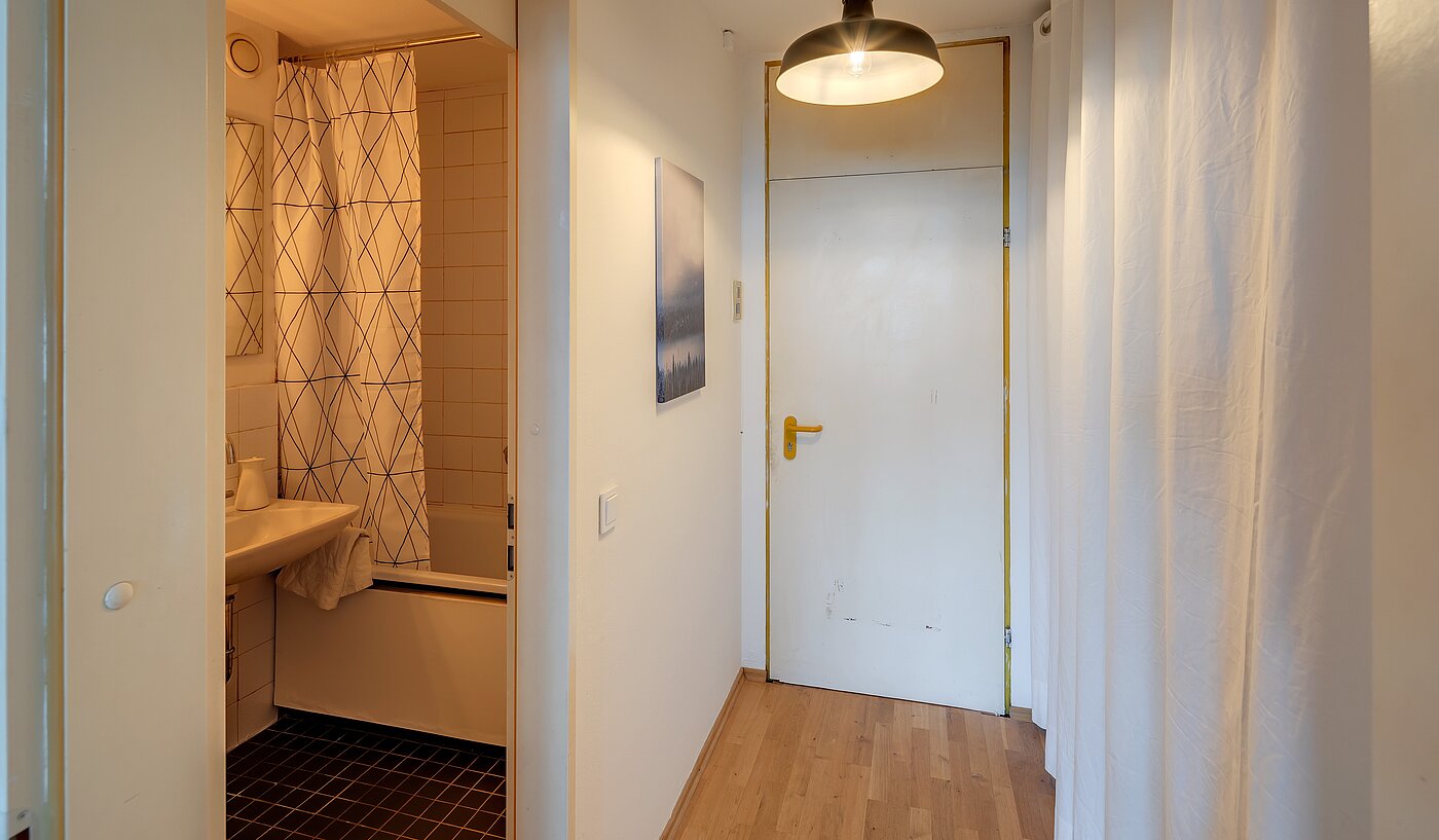 Etagenwohnung mit 1 Zimmer | München-Au | 2211ML1 | Eingangsbereich mit Blick ins Bad