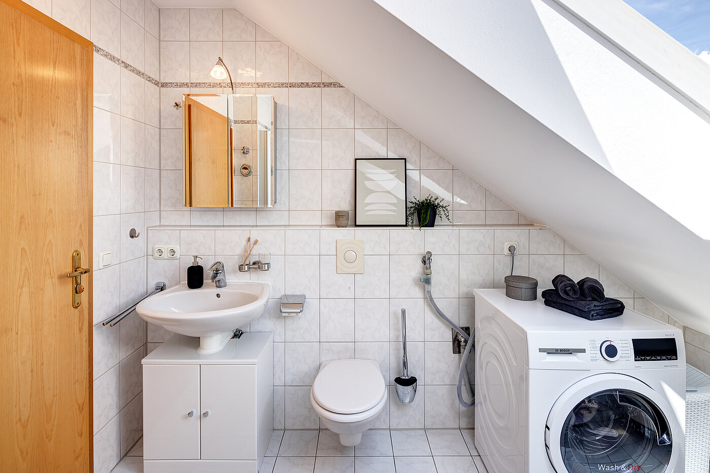 Etagenwohnung mit 2 Zimmern | Unterschleißheim | 70138 | Geräumiges Bad mit...