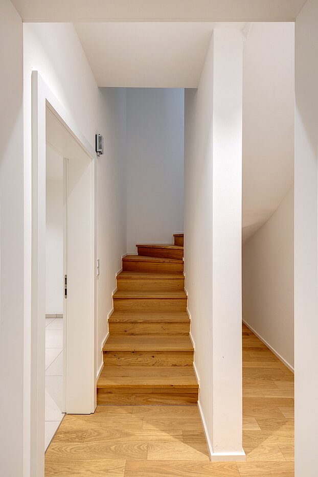 Terrassenwohnung mit 3 Zimmern | München-Harlaching | 70371 | ...nach unten