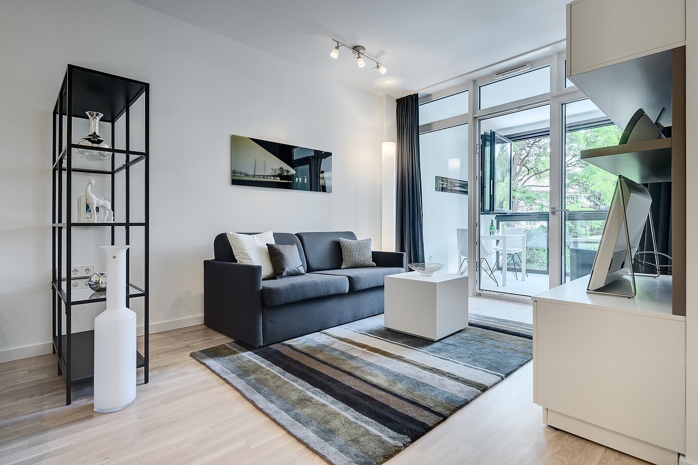 Etagenwohnung mit 1 Zimmer | München-Bogenhausen | 70201 | ...Wohnbereich und...