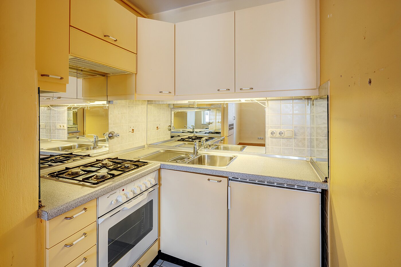 Etagenwohnung mit 2 Zimmern | 70075 | integrierte...