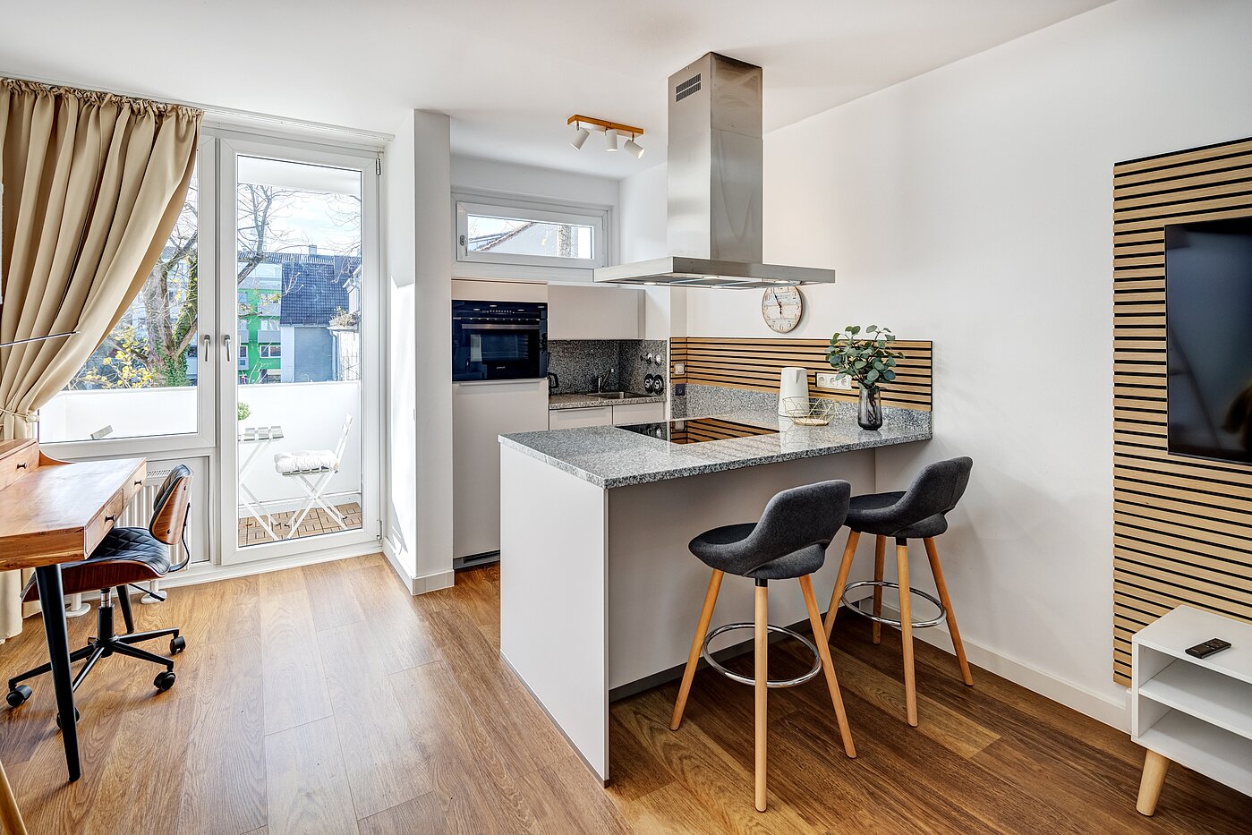 Apartment mit 1 Zimmer | München-Milbertshofen | 70183 | ...und Barhockern