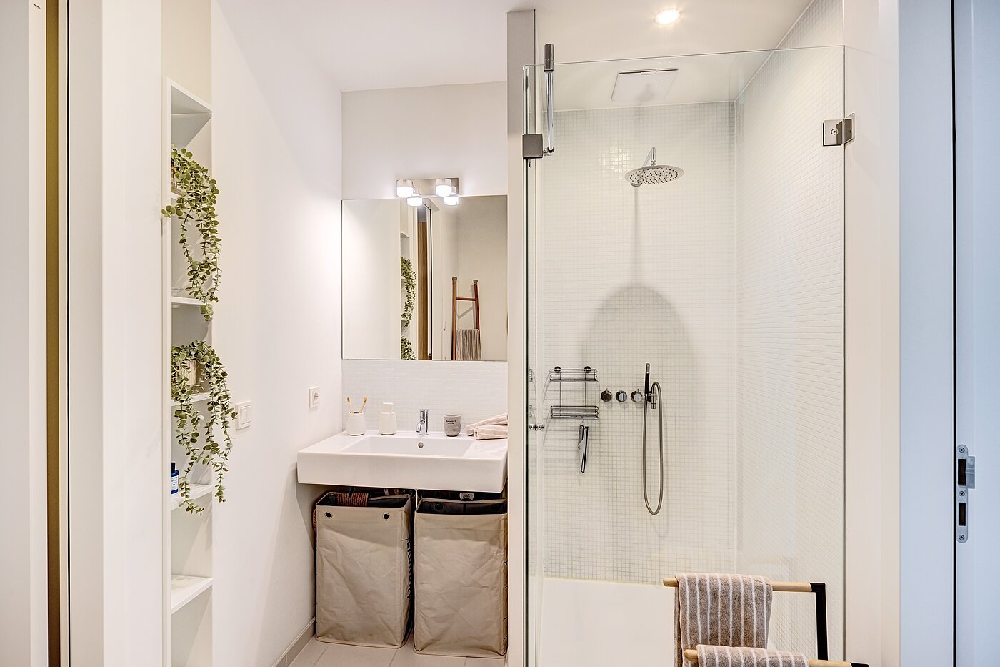 Apartment mit 1.5 Zimmern | München-Neuhausen | 70444 | ...Duschbad - beidseitig...