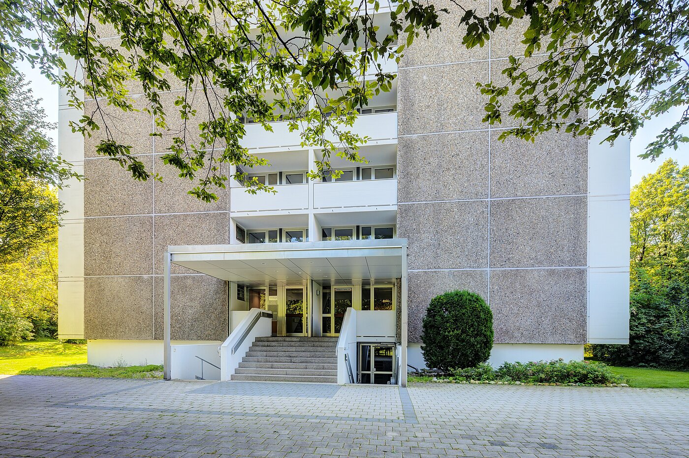 Etagenwohnung mit 3 Zimmern | München-Bogenhausen | 70261 | Eingang
