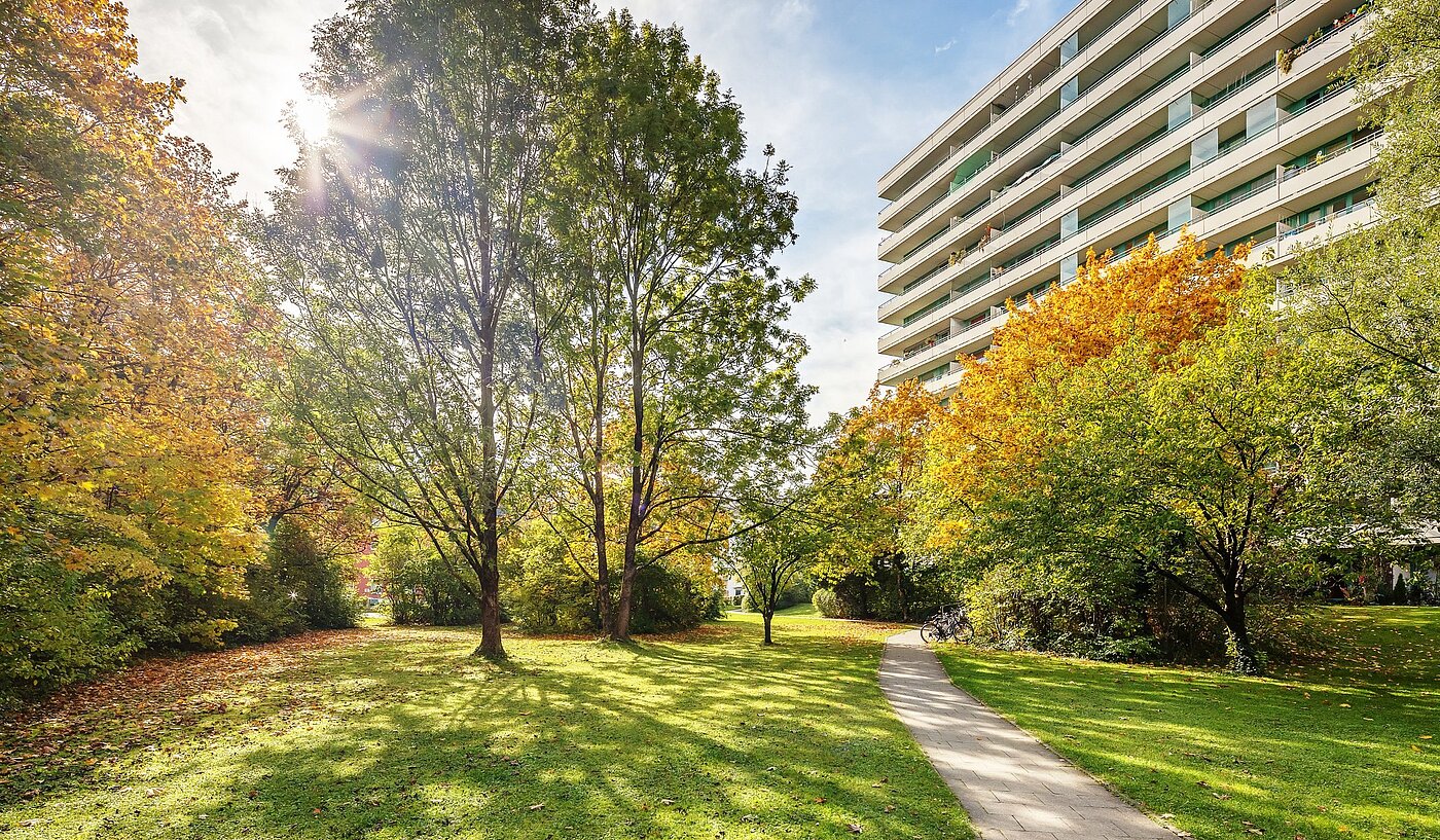 Etagenwohnung mit 2 Zimmern | München-Sendling-Westpark | 2010ML9 | Grüner Innenhof