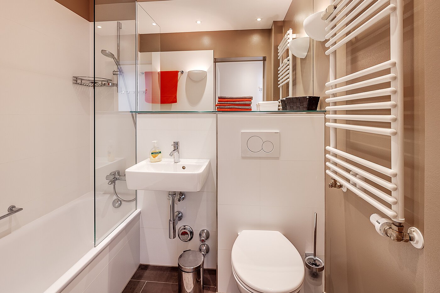 Etagenwohnung mit 1.5 Zimmern | München-Schwanthalerhöhe | 2211ML8 | Gefliestes Bedezimmer