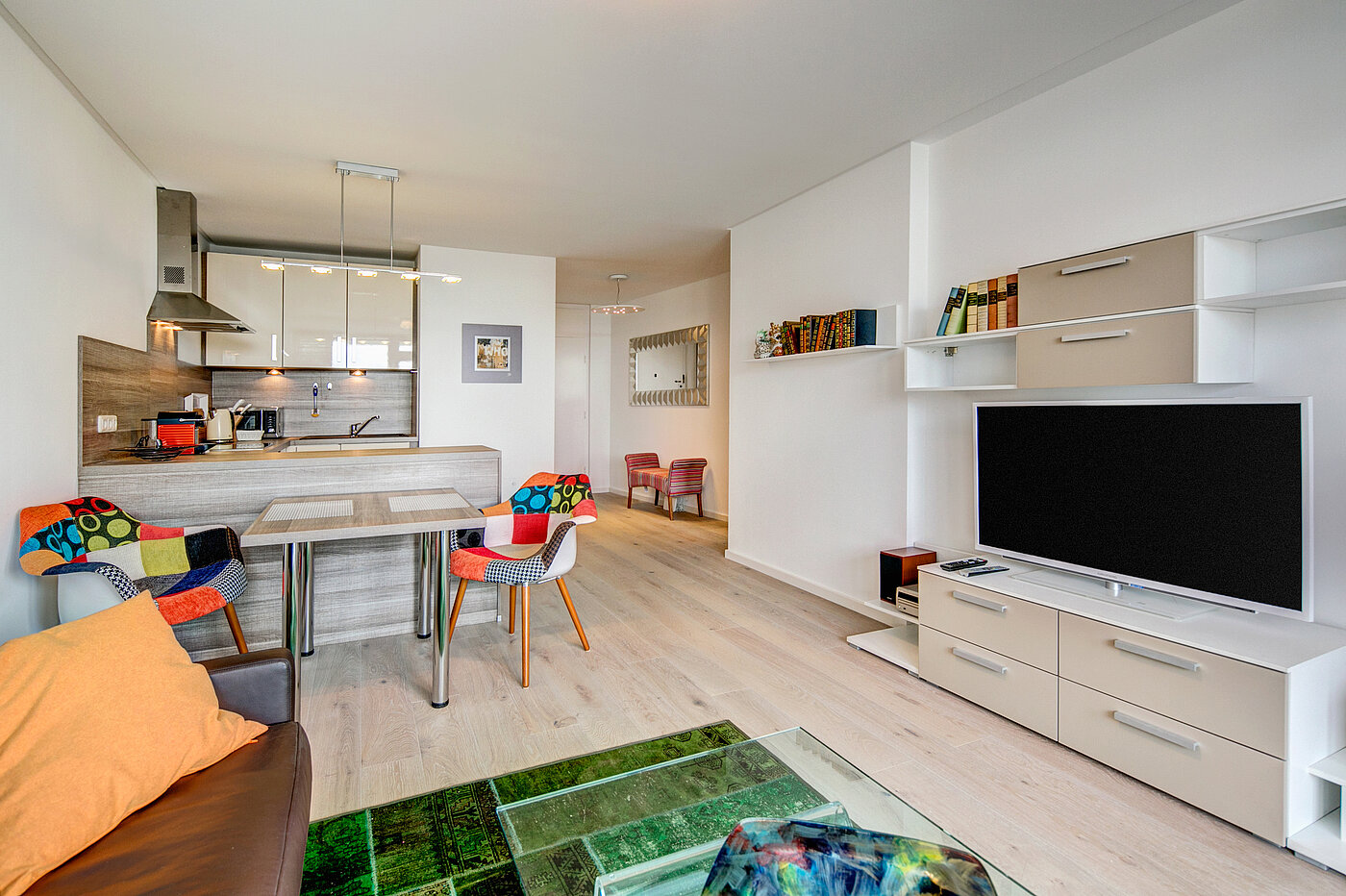 Etagenwohnung mit 2 Zimmern | München-Schwabing | 70445 | Wohn- und Essbereich