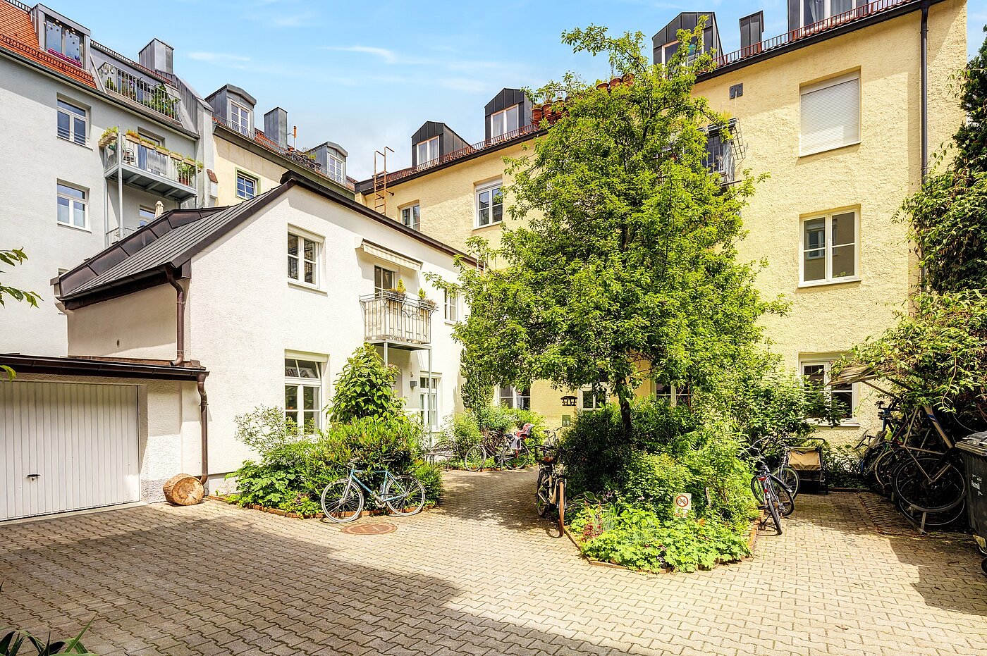 Etagenwohnung mit 1 Zimmer | München-Neuhausen | 70235 | Ansicht vom Innenhof aus