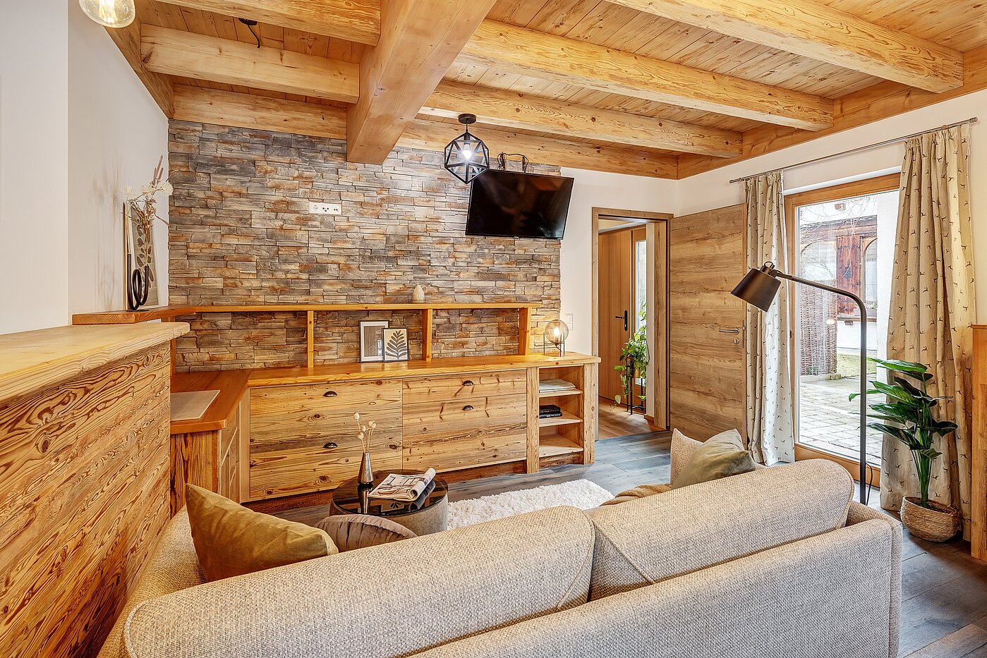 Etagenwohnung mit 6 Zimmern | 70095 | ...mit gemütlichem Sofa...