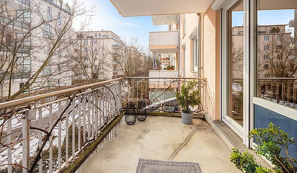 Etagenwohnung mit 2 Zimmern | München-Bogenhausen | 70396 | Balkon...