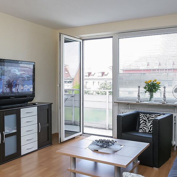 Neuhausen: Helle 2-Zimmer-Wohnung mit Balkon