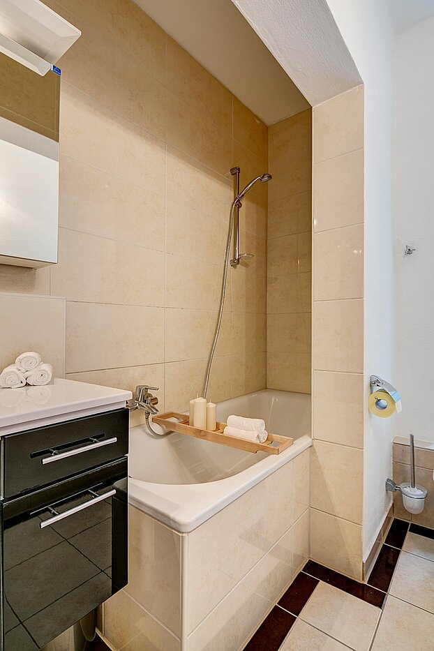 Etagenwohnung mit 4 Zimmern | München-Maxvorstadt | 2011ML2 | ...Badewanne