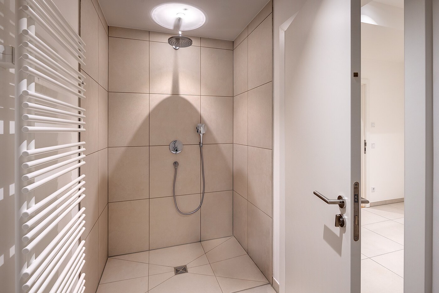 Terrassenwohnung mit 3 Zimmern | München-Harlaching | 70371 | Duschbad