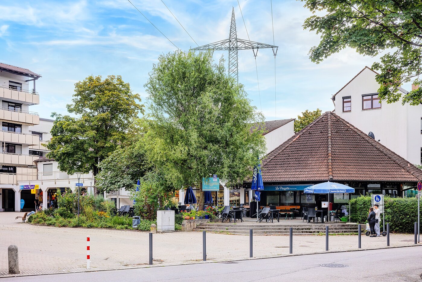 Dachgeschosswohnung mit 3 Zimmern | Karlsfeld | 70217 | Um die Ecke -...