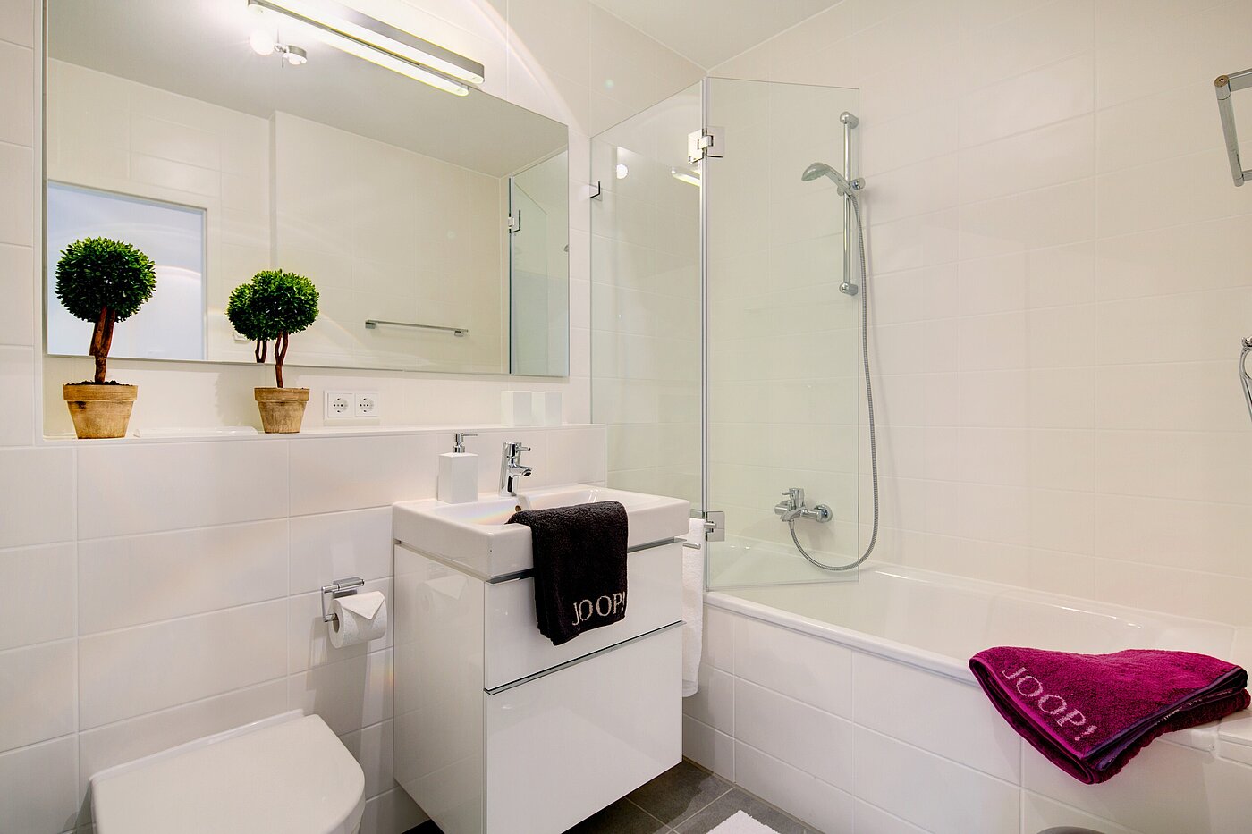 Etagenwohnung mit 2 Zimmern | München-Maxvorstadt | 70023 | Bad mit Badewanne...