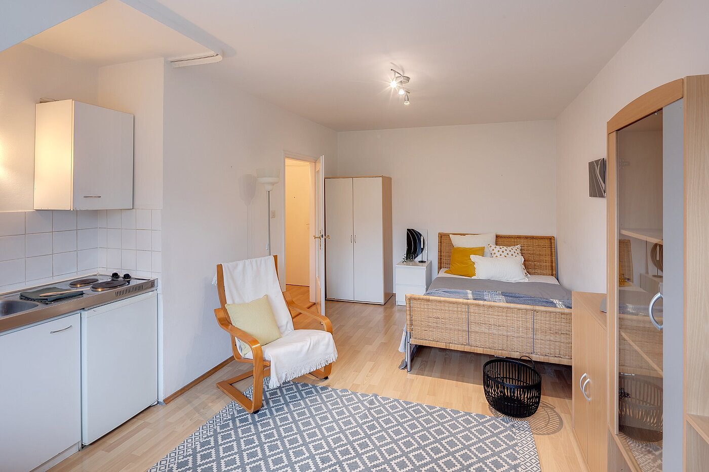 Etagenwohnung mit 1 Zimmer | München-Bogenhausen | 2012ML2 | Der Wohn-Schlafraum...