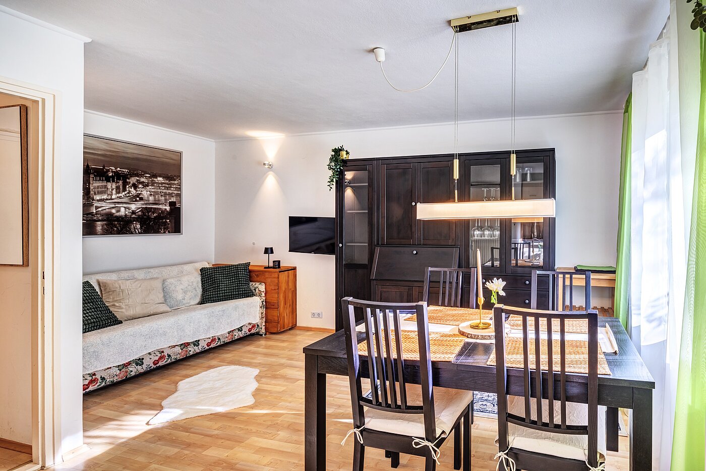 Hochparterre mit 1 Zimmer | München-Bogenhausen | 70301 | Wohnbereich