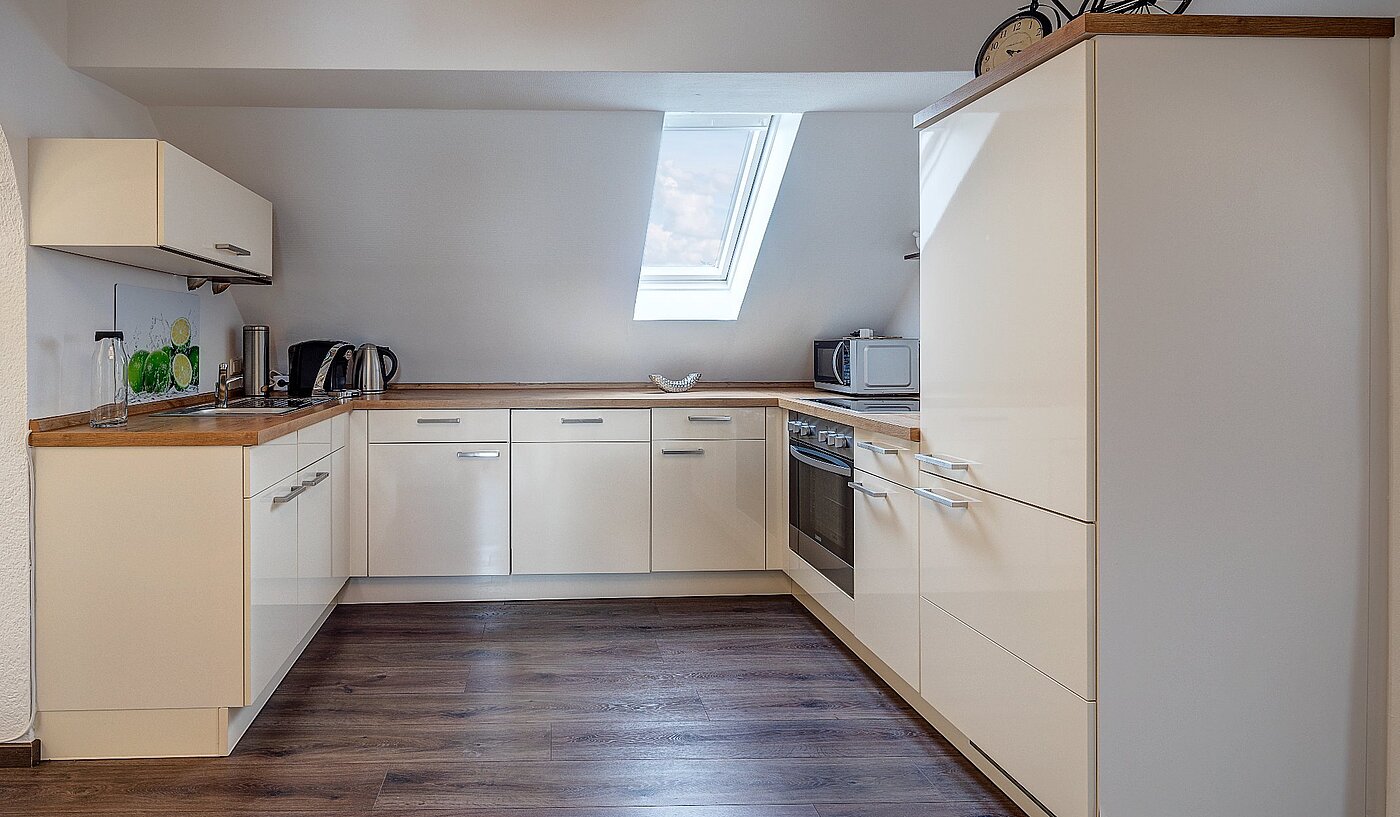 Dachgeschosswohnung mit 3 Zimmern | München-Hasenbergl | 1803ML5 | Schöne Einbauküche