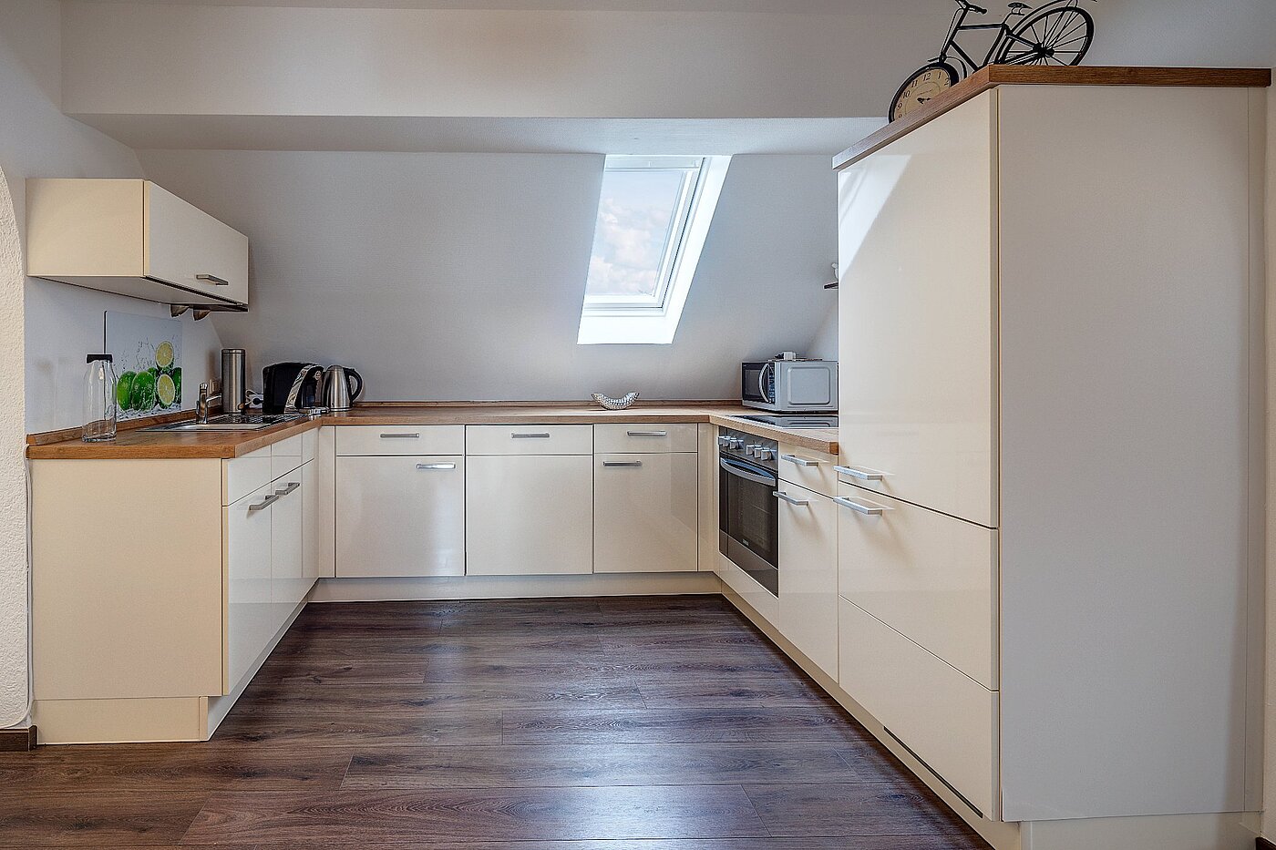 Dachgeschosswohnung mit 3 Zimmern | München-Hasenbergl | 1803ML5 | Schöne Einbauküche