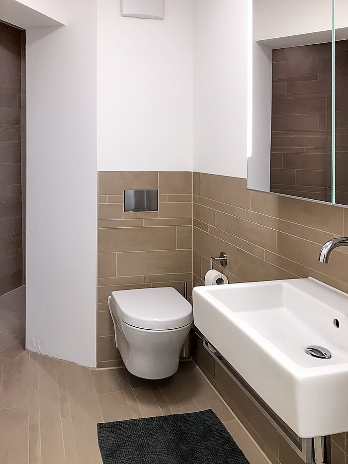 Erdgeschosswohnung mit 1.5 Zimmern | München-Lehel | 70149 | ...gestalteten Bad