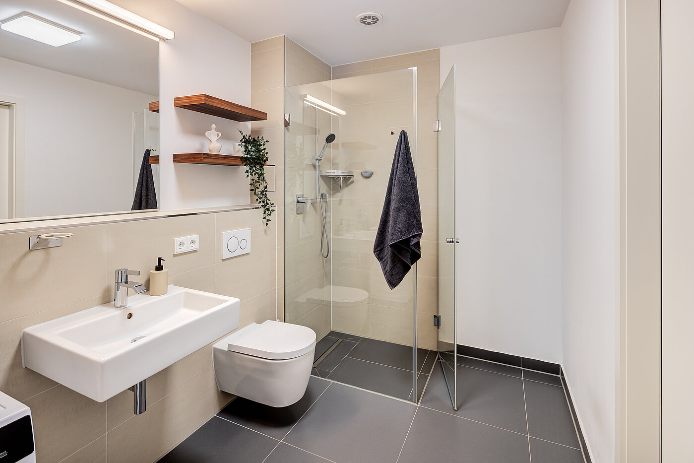 Etagenwohnung mit 2 Zimmern | München-Bogenhausen | 70160 | ...Badezimmer zum...