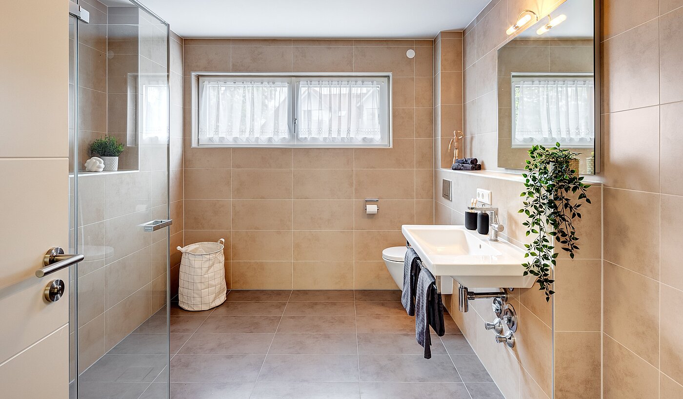 Etagenwohnung mit 3 Zimmern | Gauting | 70116 | Bad mit Fenster