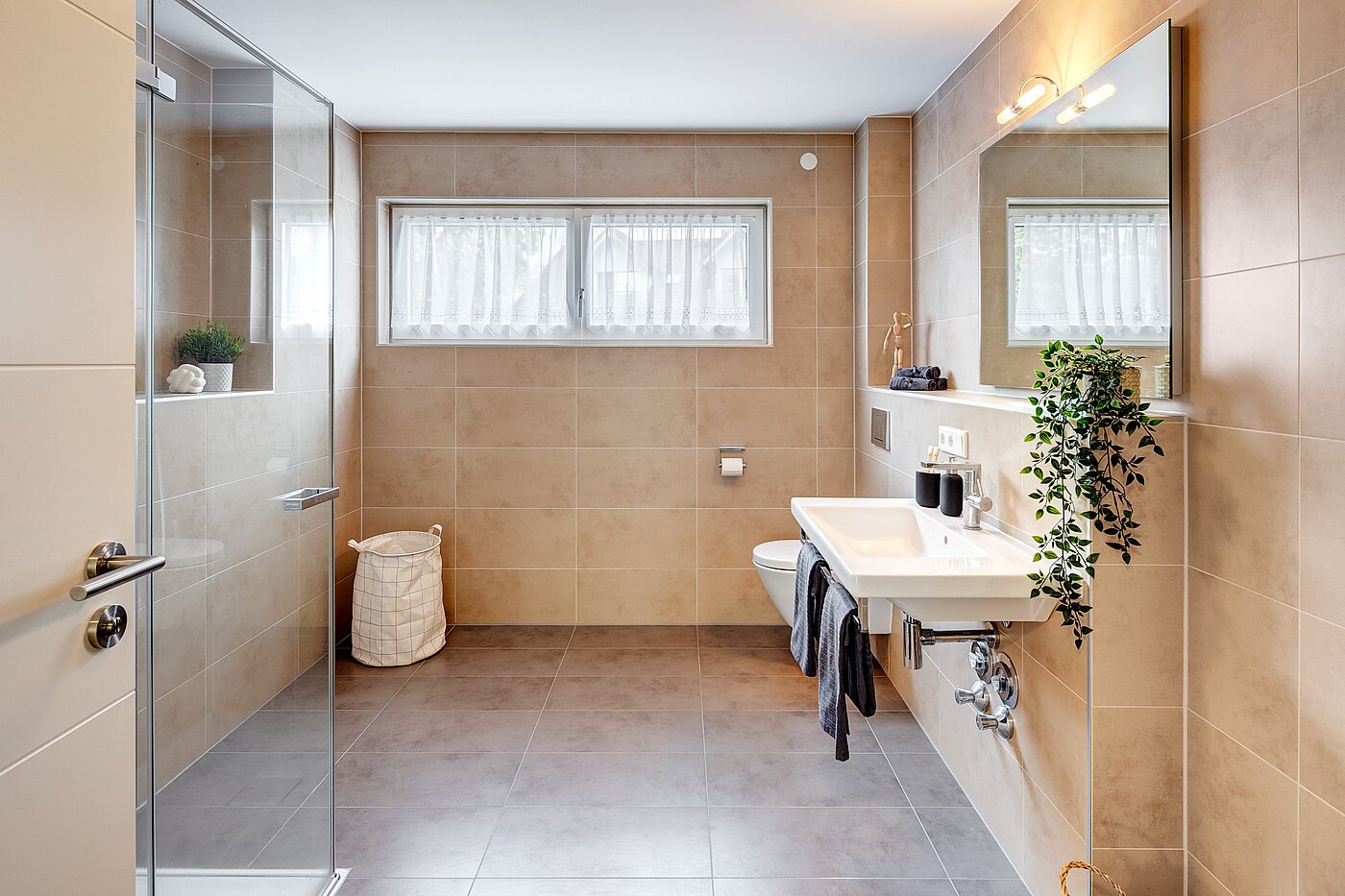 Etagenwohnung mit 3 Zimmern | Gauting | 70116 | Bad mit Fenster